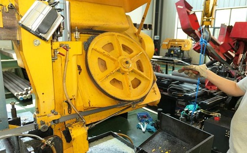 沙湖原种场金属带锯床的日常使用和保养注意事项！